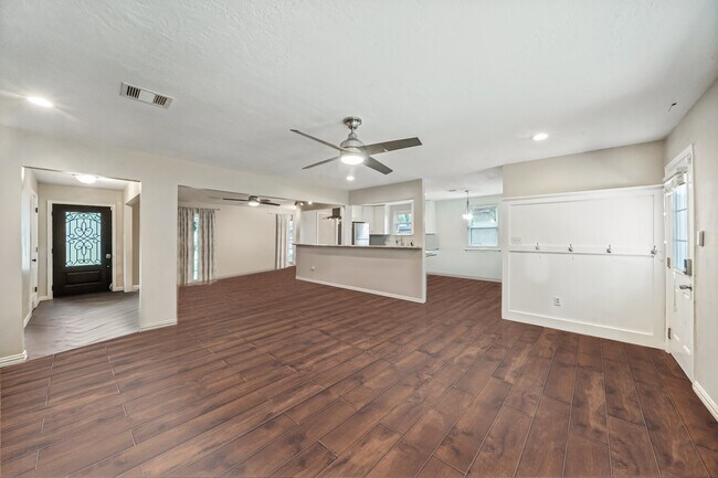 Building Photo - 2018 Westlake Rd