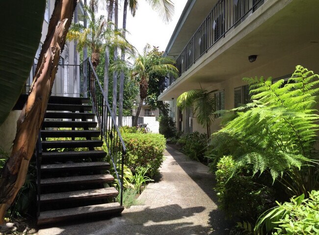 Building Photo - 3410 Club Dr