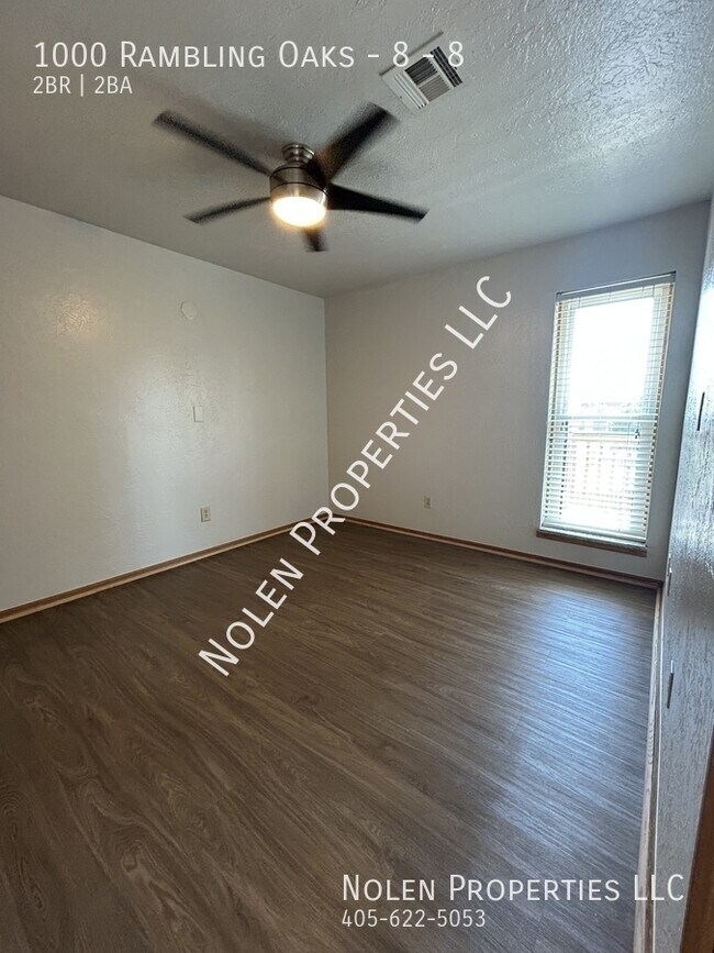 Building Photo - 1000 Rambling Oaks Dr