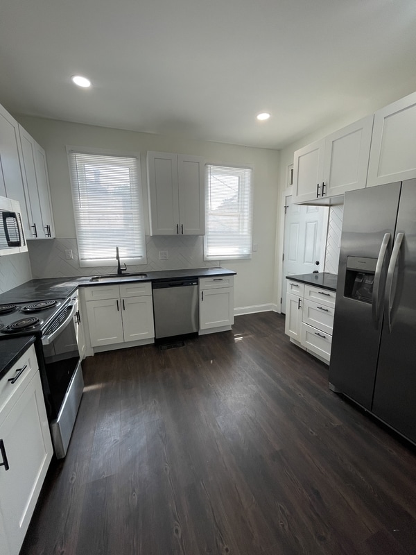 Building Photo - 299 Reinhard Ave