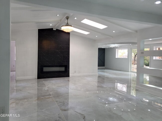 Building Photo - 806 Cortijo Dr