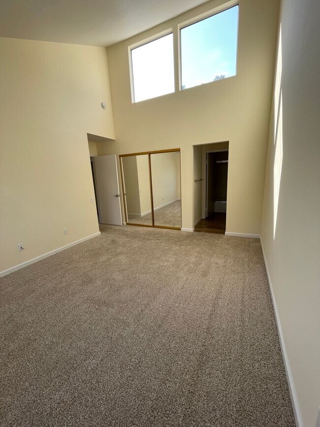 Building Photo - Terrific 3Br/2.5Ba Townhome in Scripp Ranch