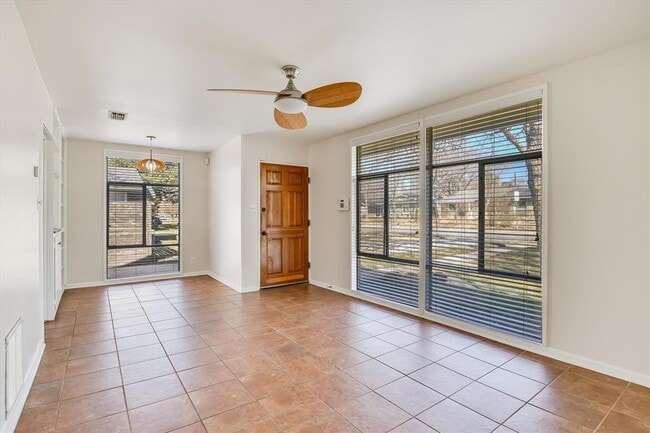 Building Photo - 1419 Corona Dr