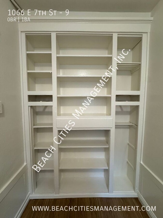 Building Photo - 1066 E 7th St