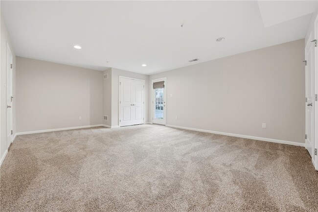 Building Photo - 202 Pointe View Dr