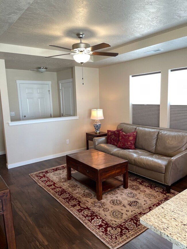 Building Photo - Beautiful 3-Bedroom Home