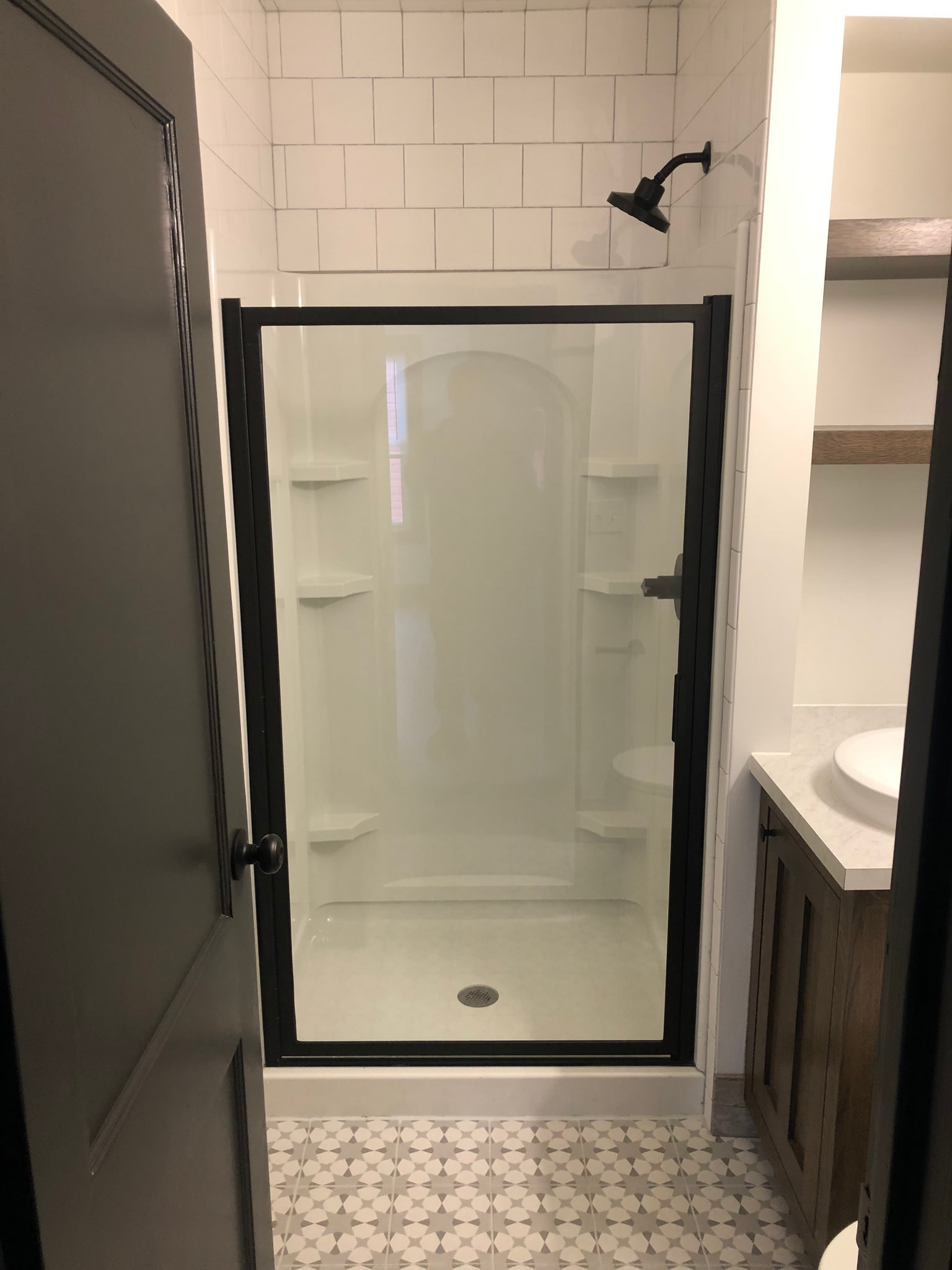 Shower - 524 S Dorchester Ave