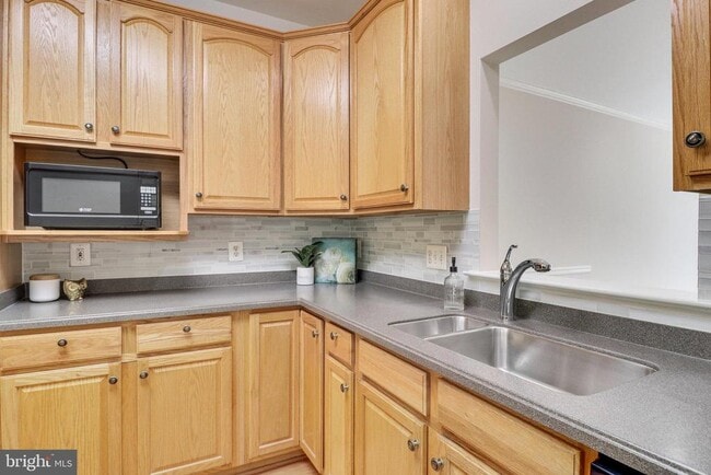 Building Photo - 4037 Fairfax Center Hunt Trail