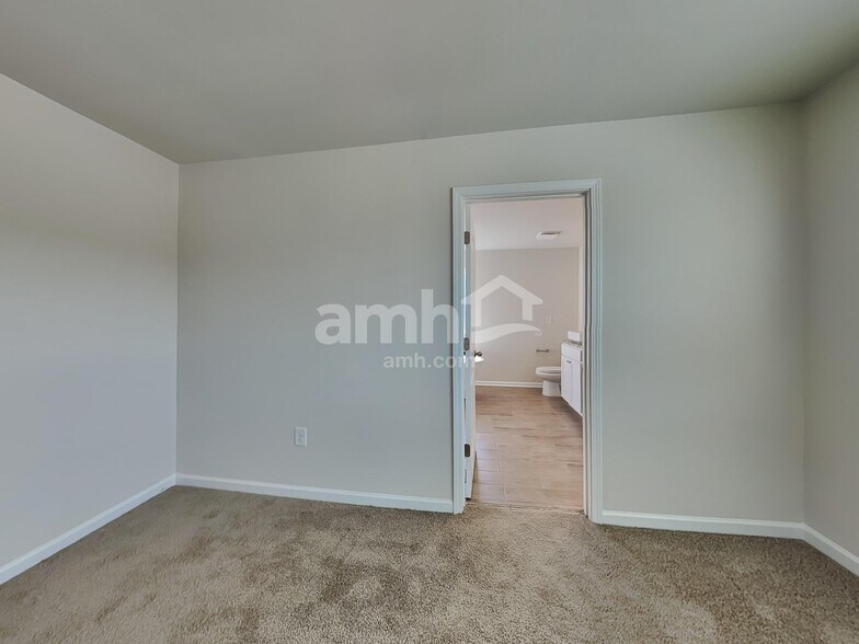 Building Photo - 3160 Emberly Dr