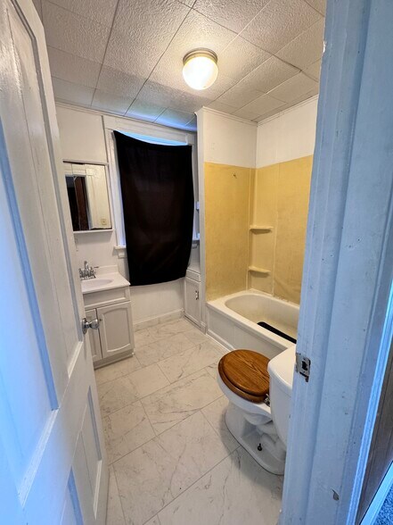 Bath 6 x 5 - 180 Martin St