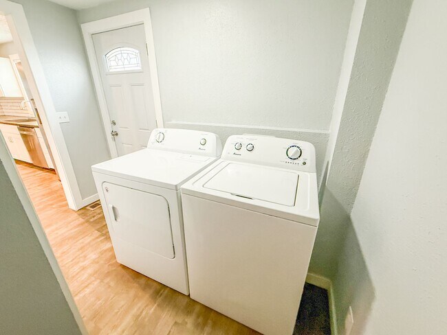 Building Photo - Cozy Single-Family Home with large yard in Caldwell