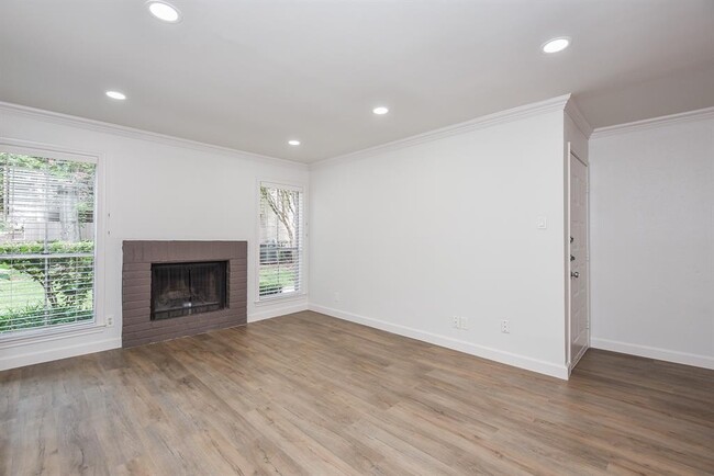 Building Photo - 700 Thicket Ln