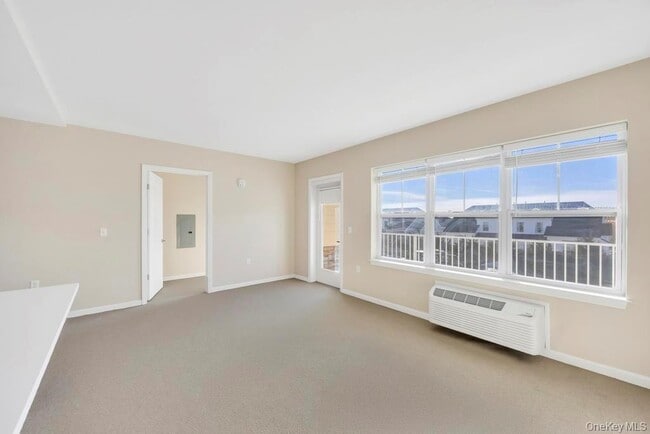 Building Photo - 3 Meadows Ln