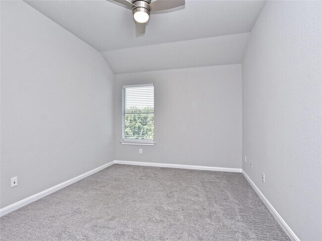 Building Photo - 901 Elmwood Dr