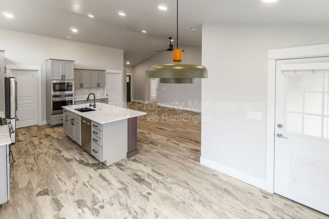 Building Photo - 6904 Jasper Dr