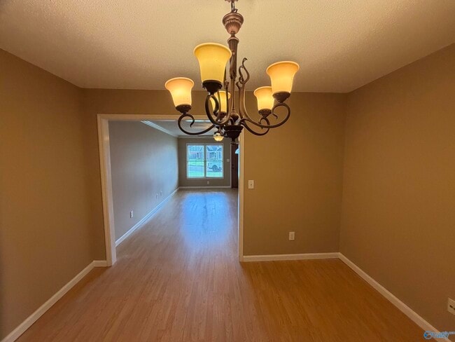 Building Photo - 1524 Forestview Dr SW