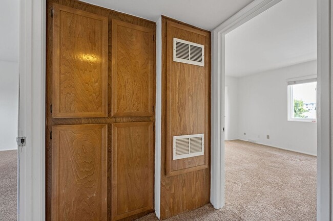 Building Photo - 5430 Linda Vista Rd