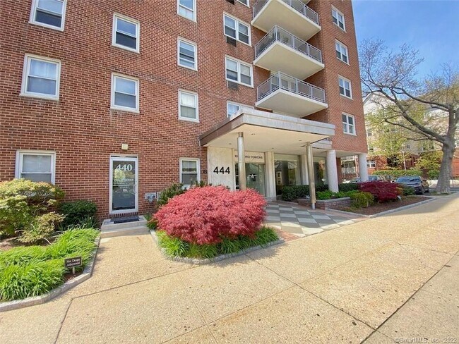 Building Photo - 444 Bedford St