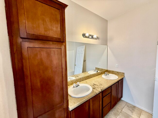 Building Photo - 13827 Luis Dr