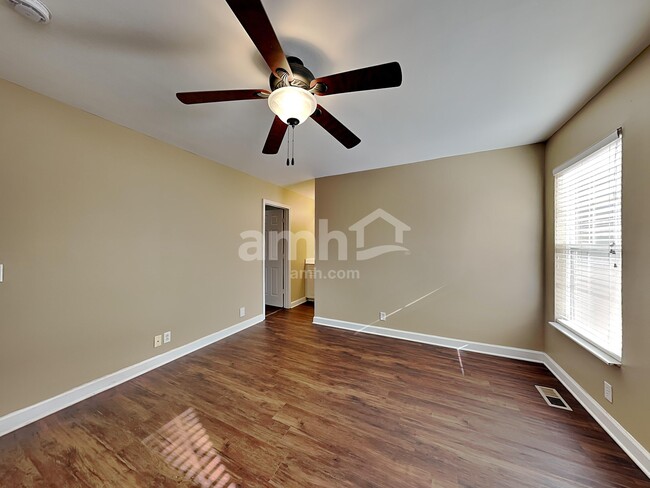 Building Photo - 112 Settlers Way