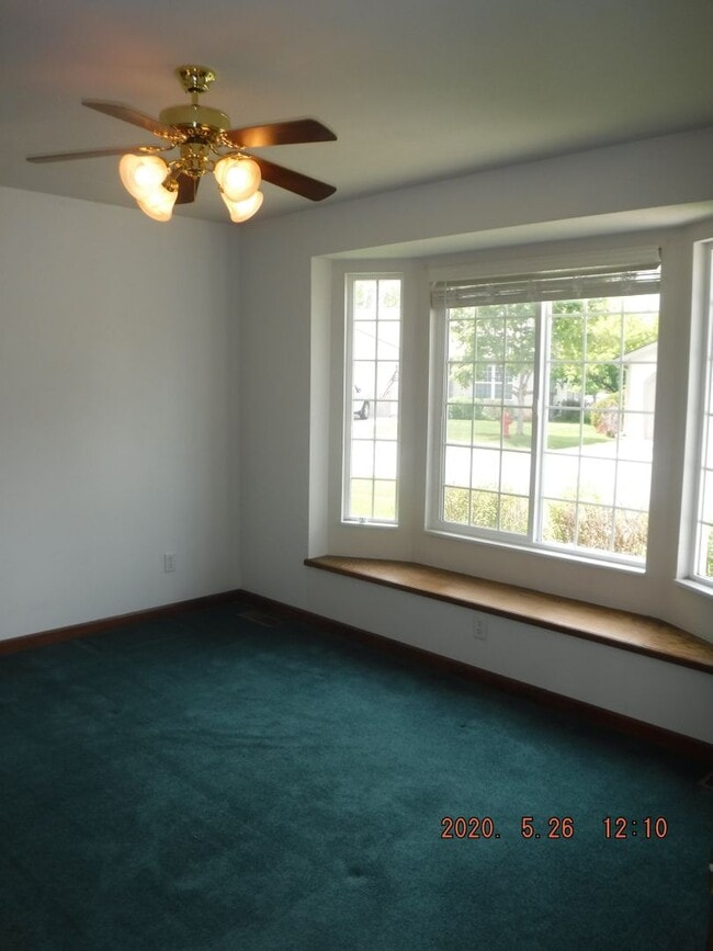 Building Photo - Spacious 3 Bedroom Home in Aspen Place Nei...