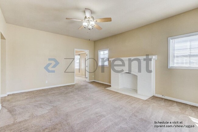 Building Photo - 4062 S Budlong Ave