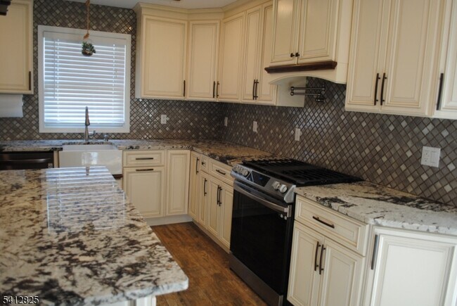 Building Photo - 51 Anderson Ave