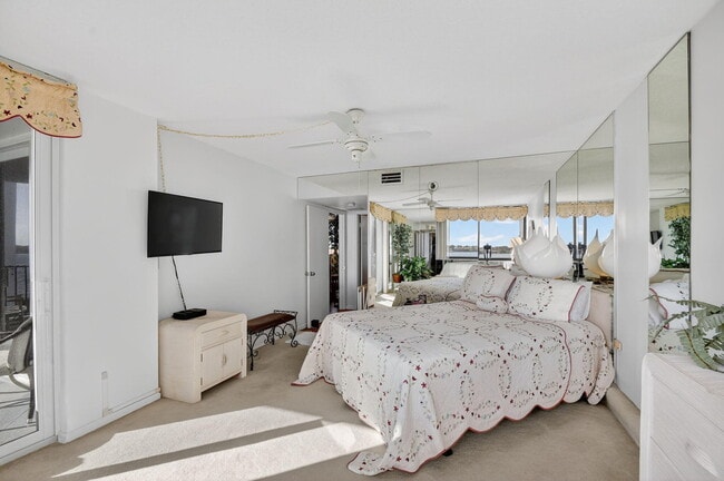 Building Photo - 8200 Lakeshore Dr