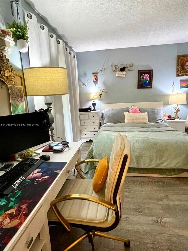 Building Photo - 8423 SW 137th Ave