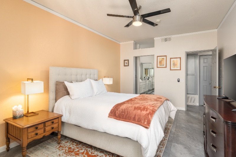 Building Photo - 401 El Cielo Rd