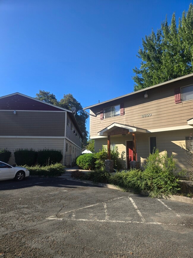 Building Photo - 2800 California Ave