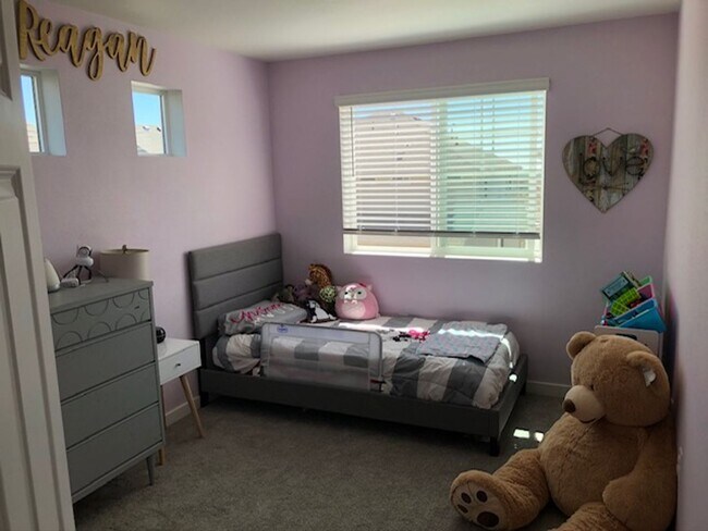 Building Photo - Newer townhome in beautiful Banning Lewis Ranch neighborhood