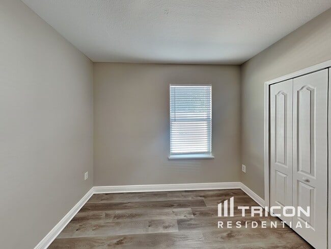 Building Photo - 9358 Mallard St