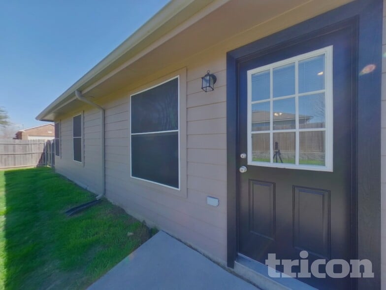 Building Photo - 14353 Snaffle Bit Trail