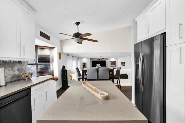 Building Photo - 18071 Clear Brook Cir