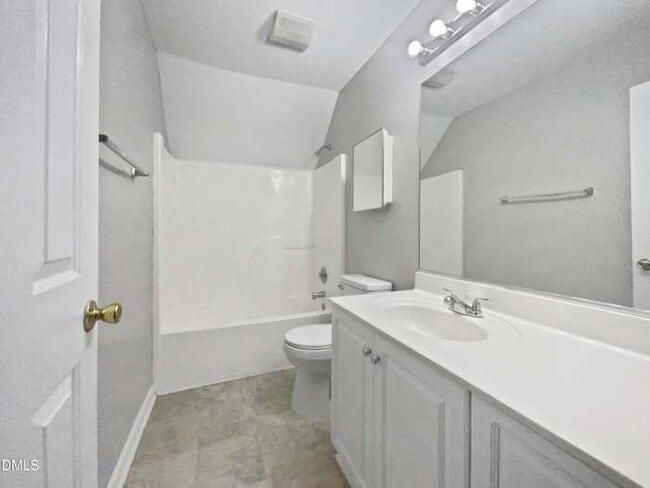 Building Photo - 2734 Sunnybrook Dr