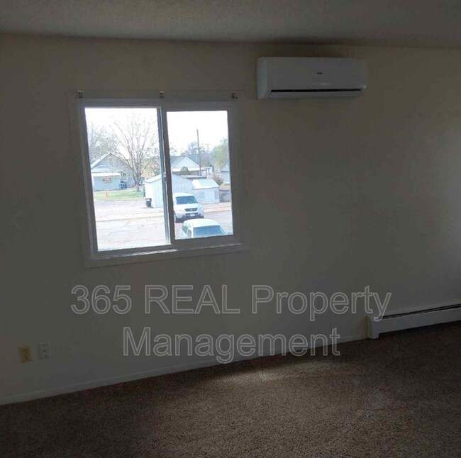 Building Photo - 204 14th St
