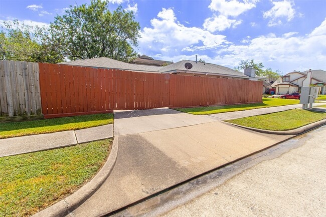 Building Photo - 918 Littleport Ln