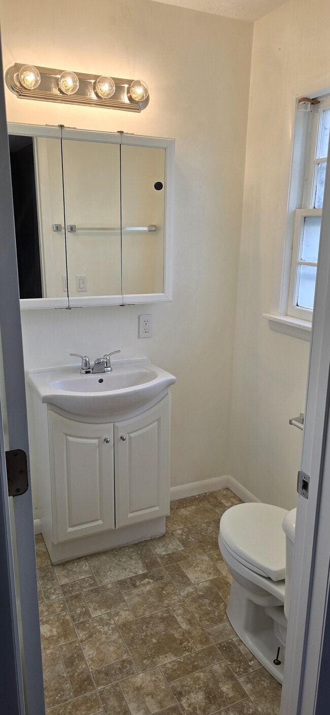 Building Photo - 801 N Ohio St