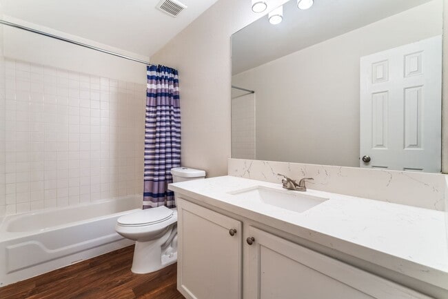 Building Photo - Stylish Pool Home with Open Living Spaces and Inviting Outdoor Retreat!