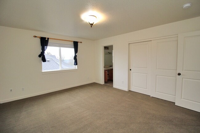 Building Photo - 15128 SE Nia Dr