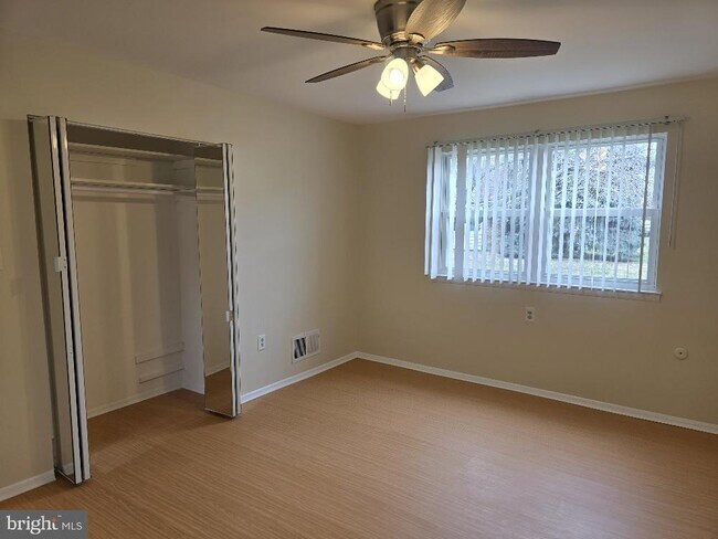 Building Photo - 22 Florence Tollgate Pl