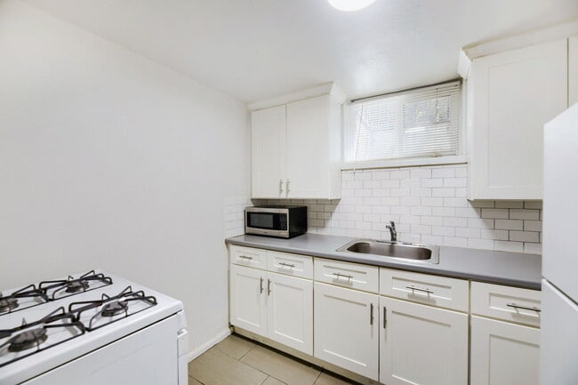 Building Photo - 2505 S University Blvd