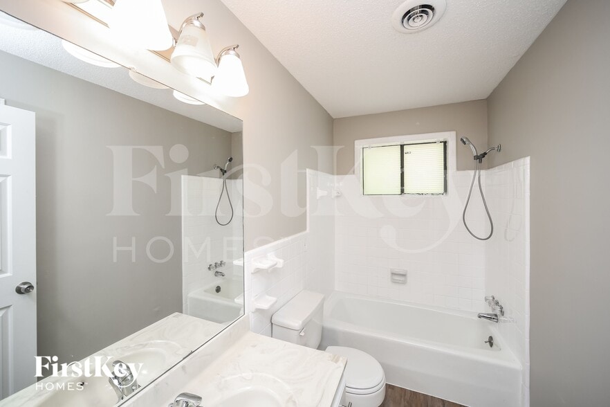 Building Photo - 7006 Loddon Cove