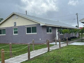 Building Photo - 2850 Hinda Rd