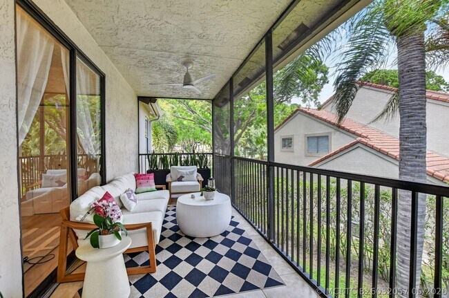 Building Photo - 5801 Coach House Cir