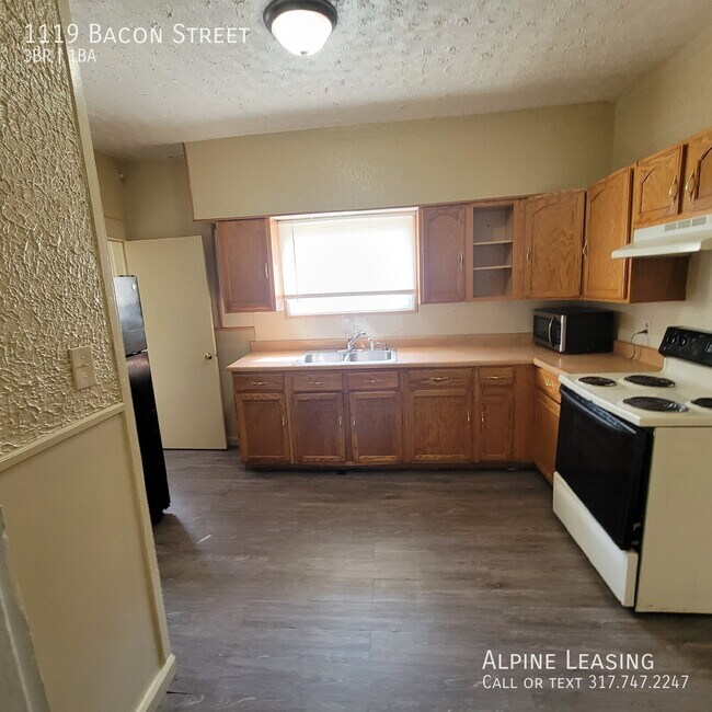 Building Photo - 1119 Bacon St