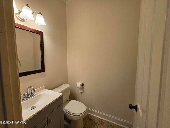 Building Photo - 208 Traditions Dr