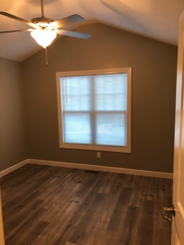 Building Photo - 628 Davis St