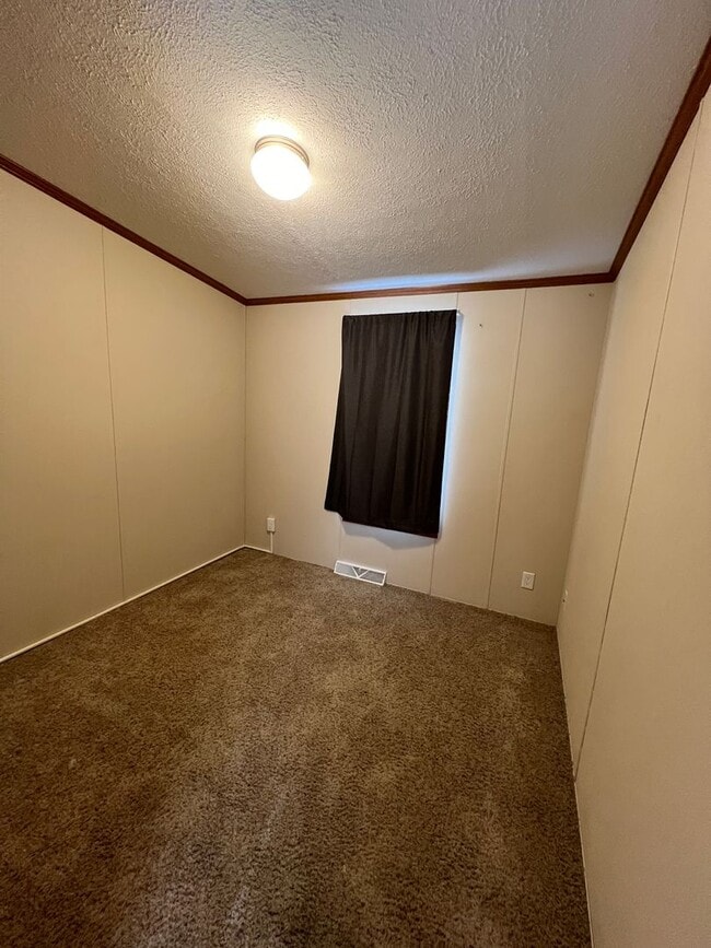 Building Photo - 3 Bed / 2 Bath Fully Fenced Yard in North ...